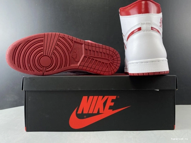 Jordan (2017) Retro Red Metallic 1 Air 555088-103 0704